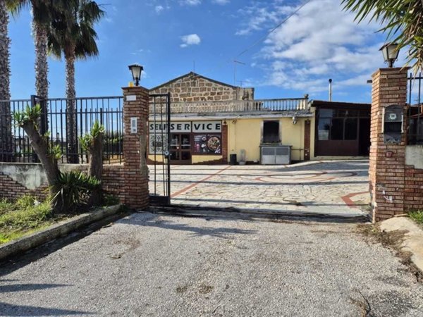 casa indipendente in vendita ad Avola in zona Falaride