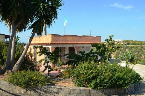 casa indipendente in vendita ad Avola