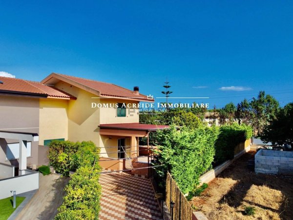 casa indipendente in vendita ad Avola