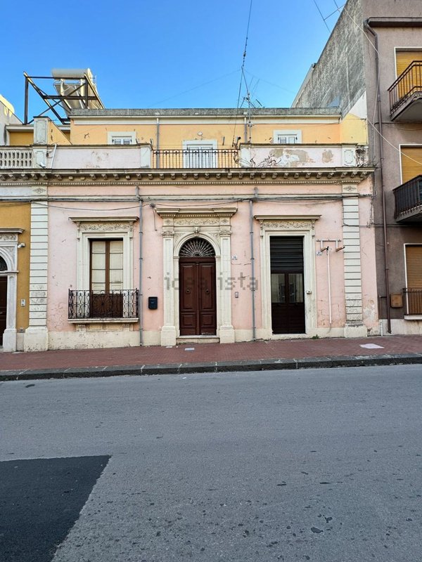 casa indipendente in vendita ad Avola
