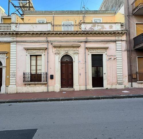 casa indipendente in vendita ad Avola