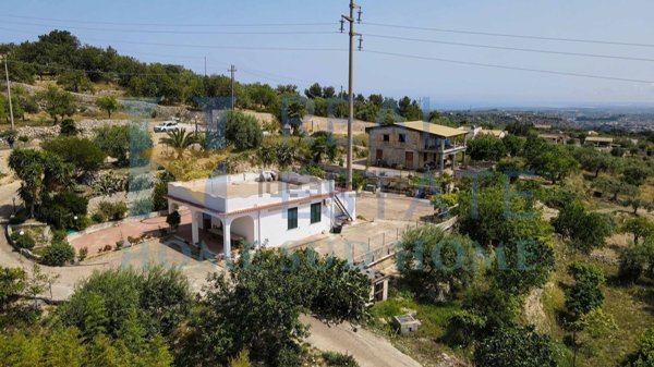 casa indipendente in vendita ad Avola