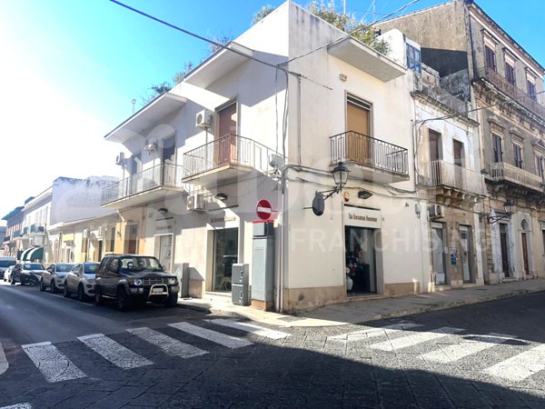 locale commerciale in vendita ad Avola