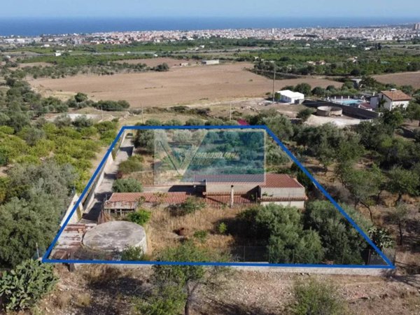 casa indipendente in vendita ad Avola