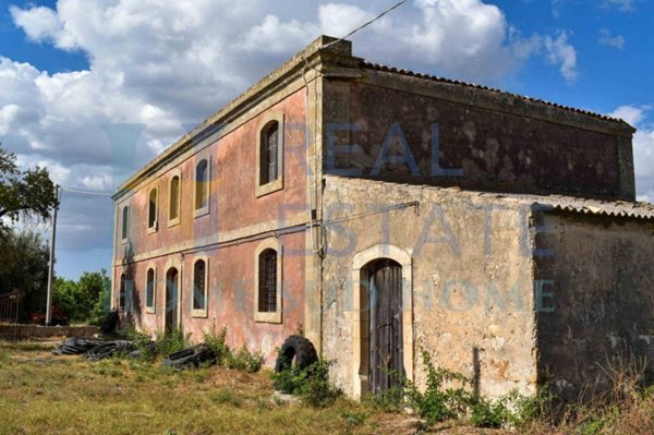 casa indipendente in vendita ad Avola in zona Piccio