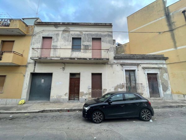 casa indipendente in vendita ad Avola