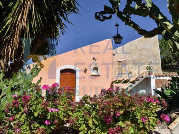 casa indipendente in vendita ad Avola