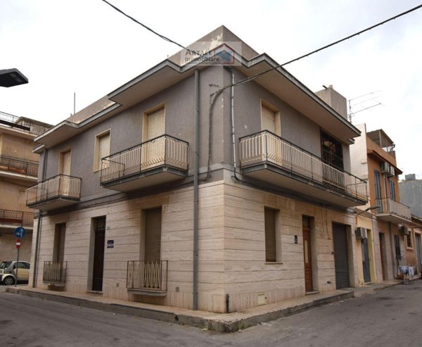 casa indipendente in vendita ad Avola