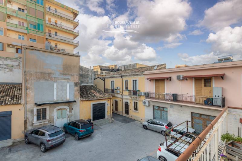 casa indipendente in vendita ad Avola