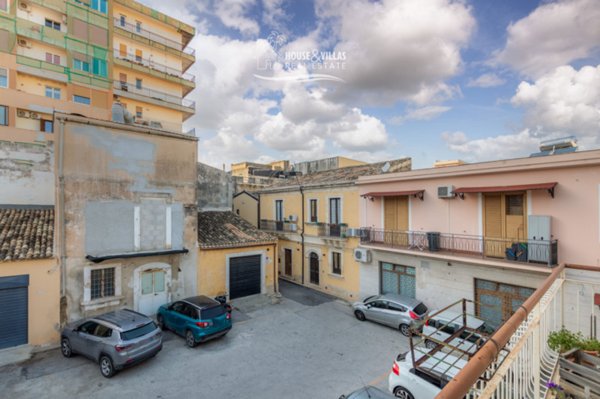 casa indipendente in vendita ad Avola