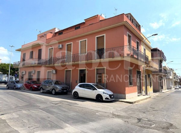 casa indipendente in vendita ad Avola