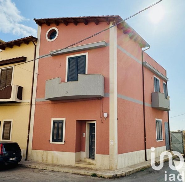 casa indipendente in vendita ad Avola