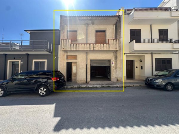 casa indipendente in vendita ad Avola