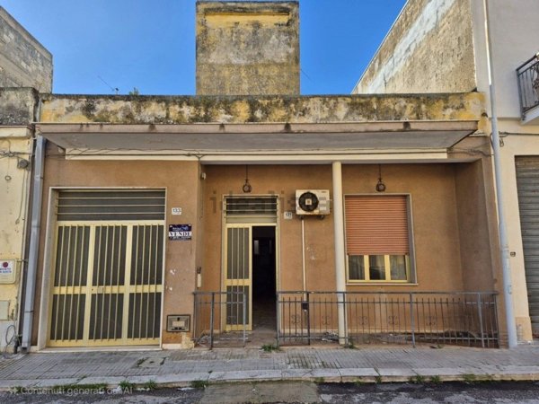 casa indipendente in vendita ad Avola