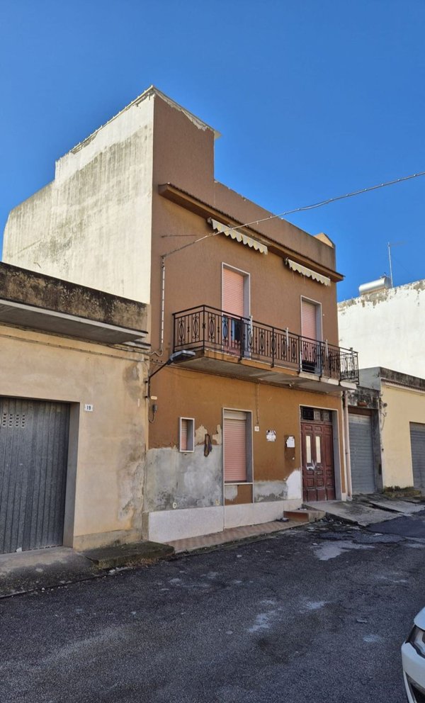casa indipendente in vendita ad Avola