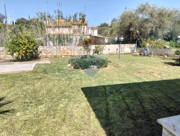 casa indipendente in vendita ad Avola in zona Gallina