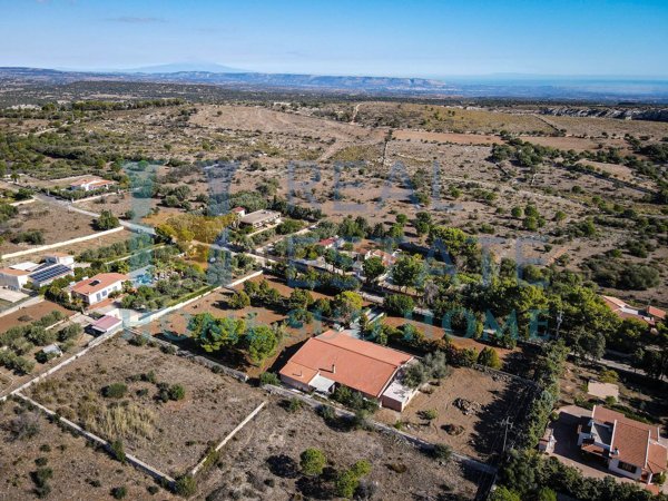 casa indipendente in vendita ad Avola