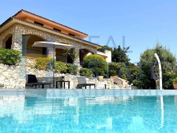 casa indipendente in vendita ad Avola