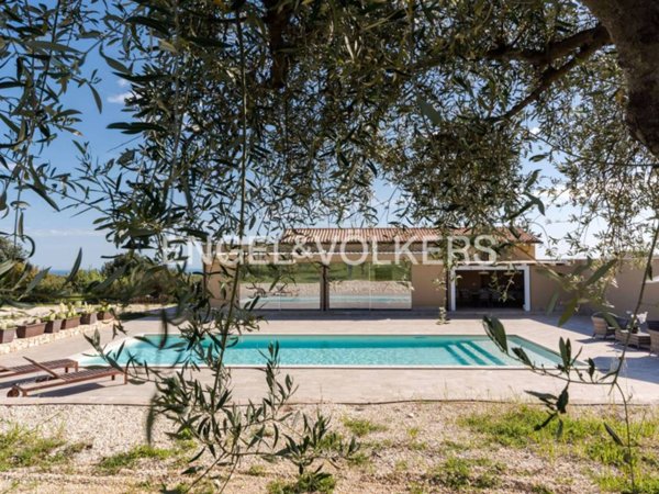 casa indipendente in vendita ad Avola