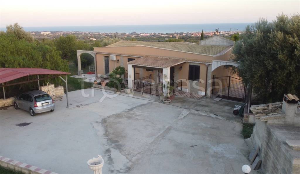 casa indipendente in vendita ad Avola