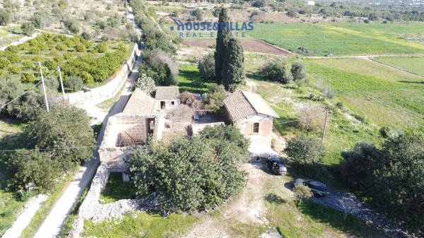 casa indipendente in vendita ad Avola
