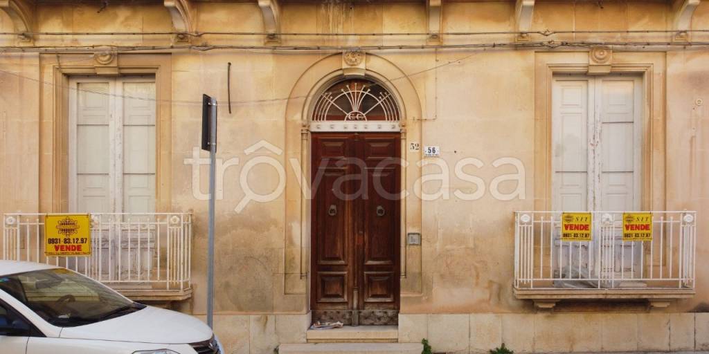 casa indipendente in vendita ad Avola