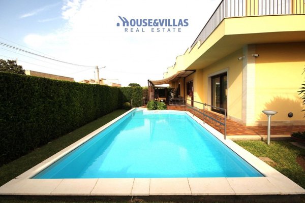 casa indipendente in vendita ad Avola in zona Chiusa di Carlo