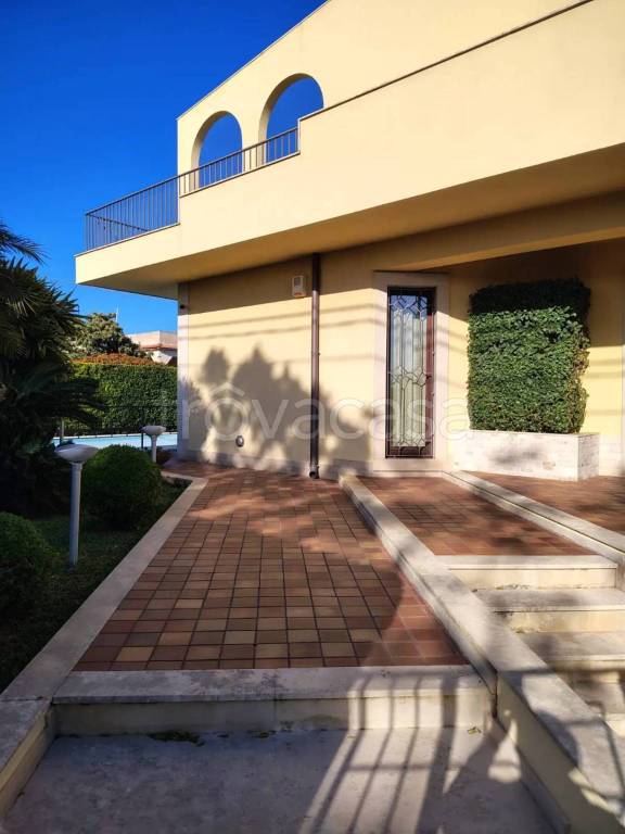casa indipendente in vendita ad Avola in zona Chiusa di Carlo