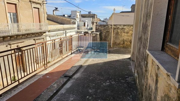pentavano in vendita ad Avola