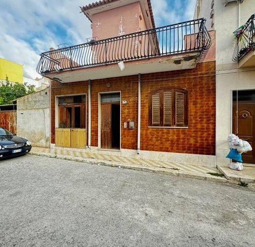 casa indipendente in vendita ad Avola