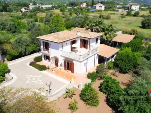 casa indipendente in vendita ad Avola