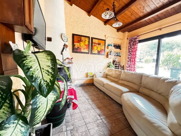 casa indipendente in vendita ad Avola in zona Montagna