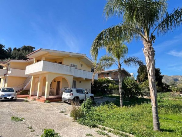 casa indipendente in vendita ad Avola in zona Gallina