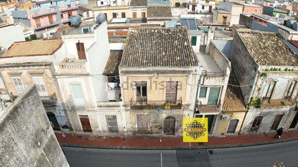 casa indipendente in vendita ad Avola