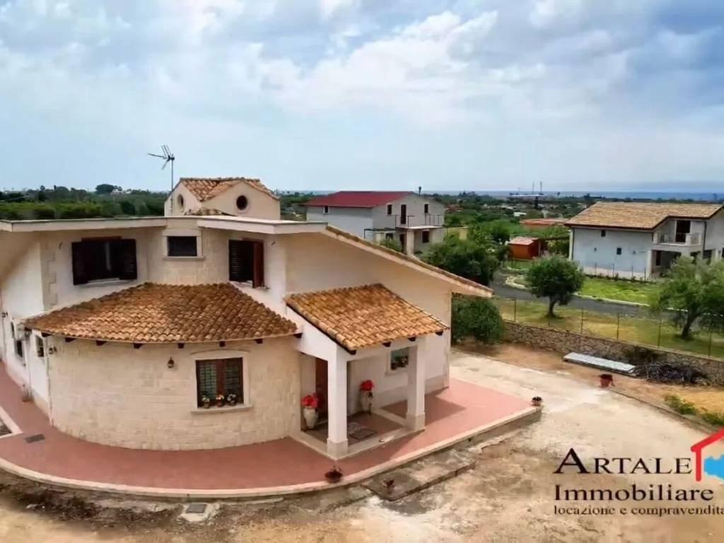 casa indipendente in vendita ad Avola