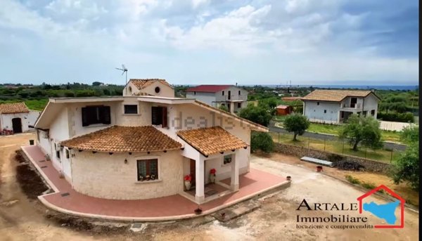 casa indipendente in vendita ad Avola