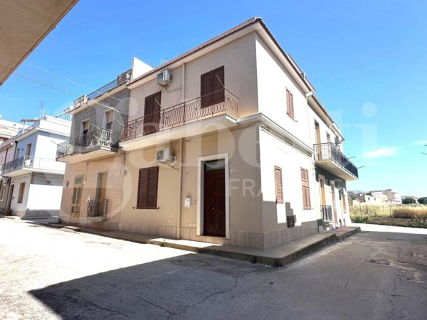 casa indipendente in vendita ad Avola