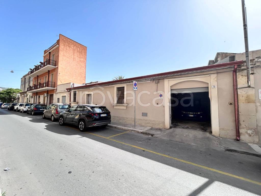 casa indipendente in vendita ad Avola