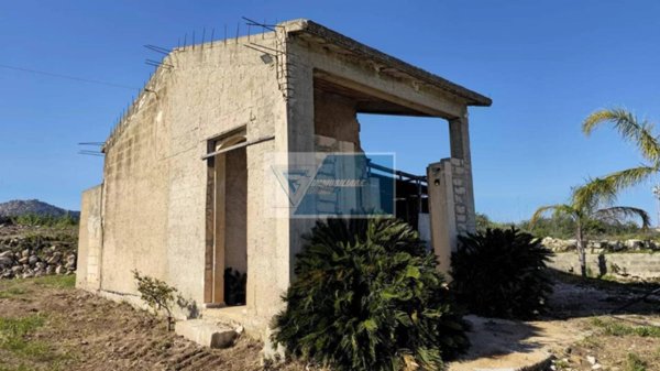 casa indipendente in vendita ad Avola