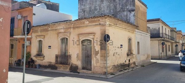 casa indipendente in vendita ad Avola
