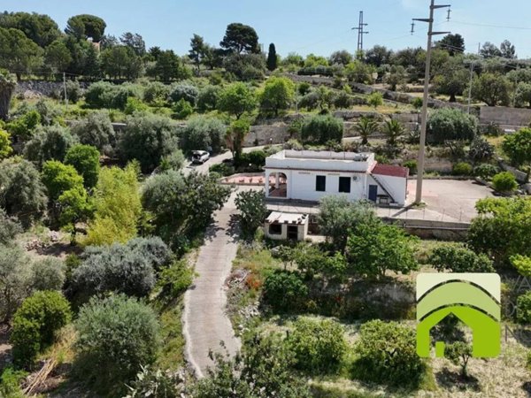 casa indipendente in vendita ad Avola