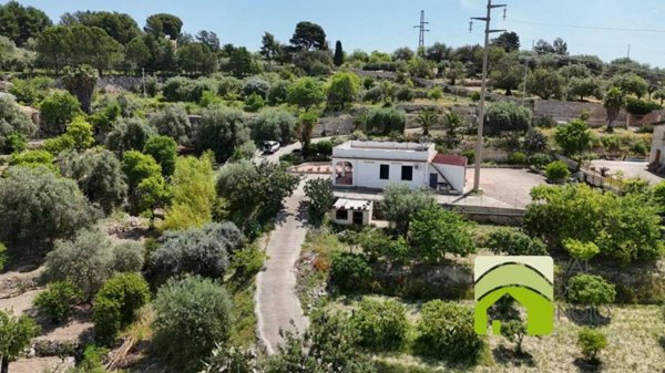 casa indipendente in vendita ad Avola