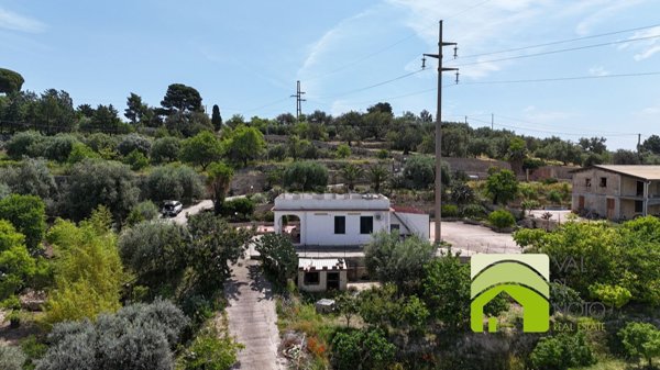 casa indipendente in vendita ad Avola