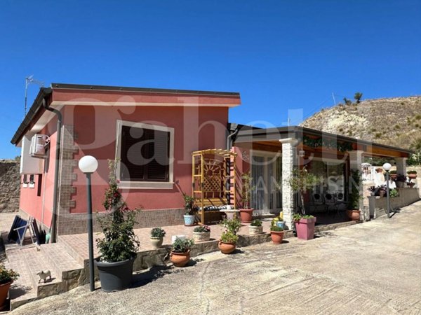 casa indipendente in vendita ad Avola