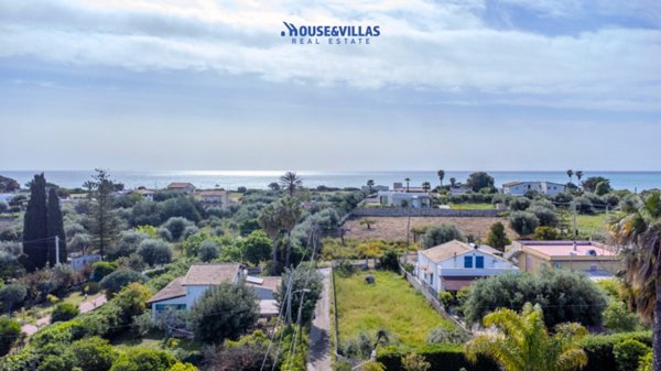 casa indipendente in vendita ad Avola in zona Chiusa di Carlo