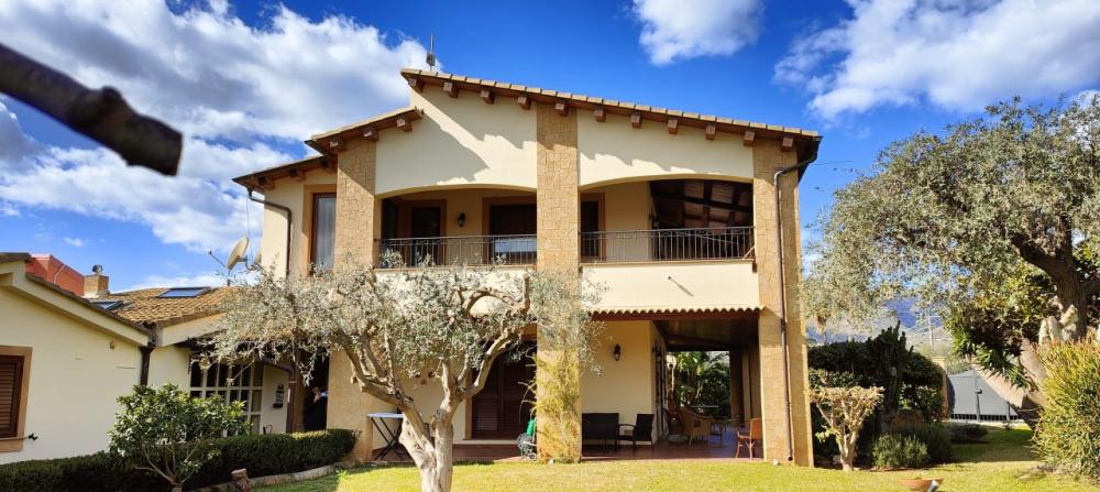 casa indipendente in vendita ad Avola in zona Gallina