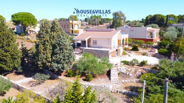 casa indipendente in vendita ad Avola