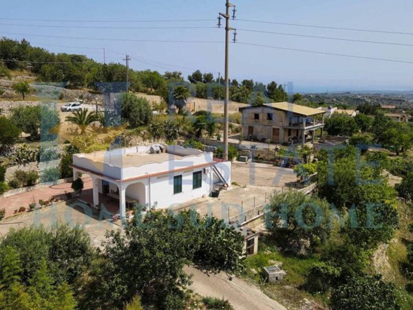 casa indipendente in vendita ad Avola