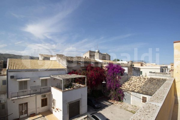 casa indipendente in vendita ad Avola