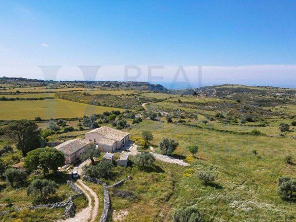 casa indipendente in vendita ad Avola